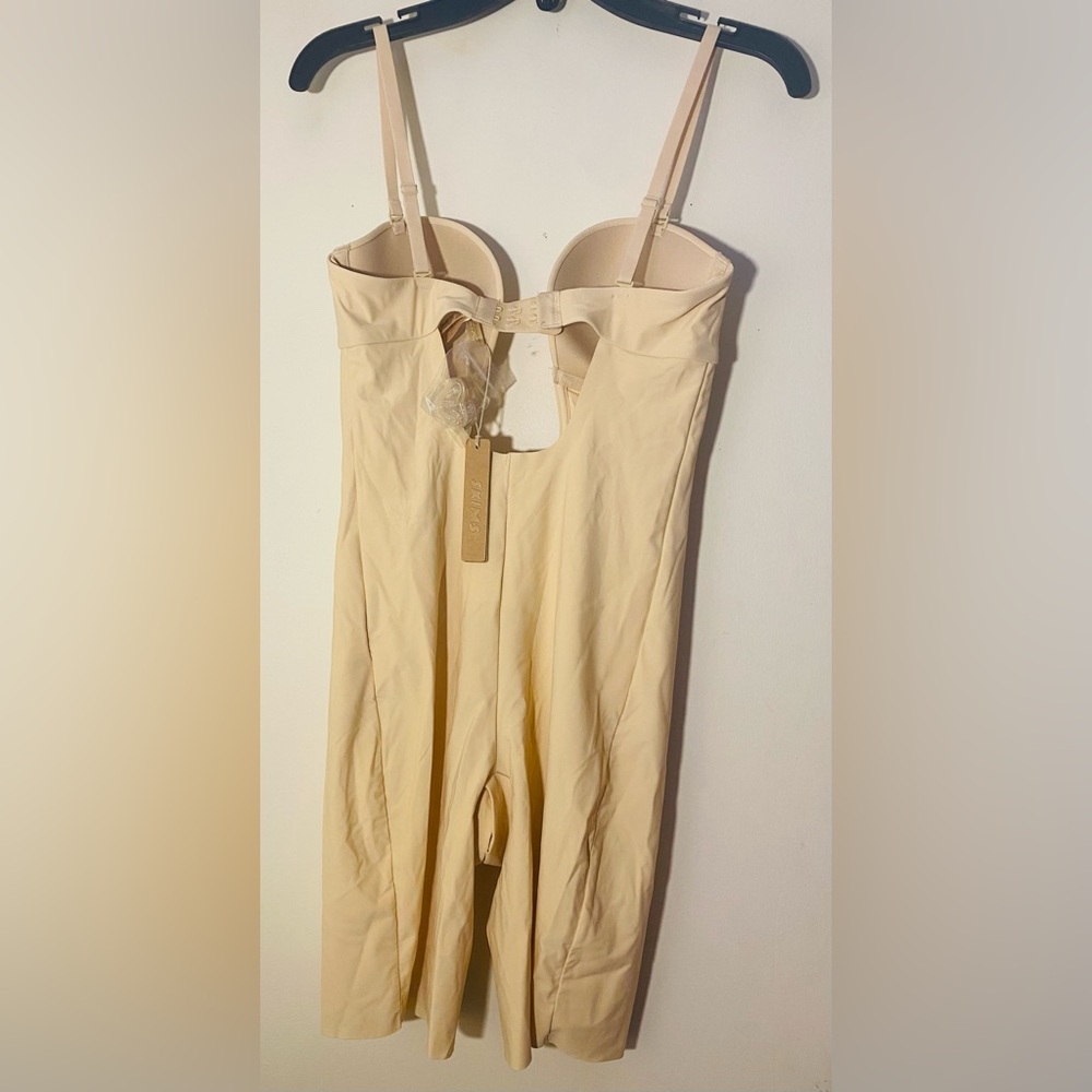 SKIMS Small Deep Plunge Shapewear Mid Thigh Bodysuit in Sand - Picture 2 of 4